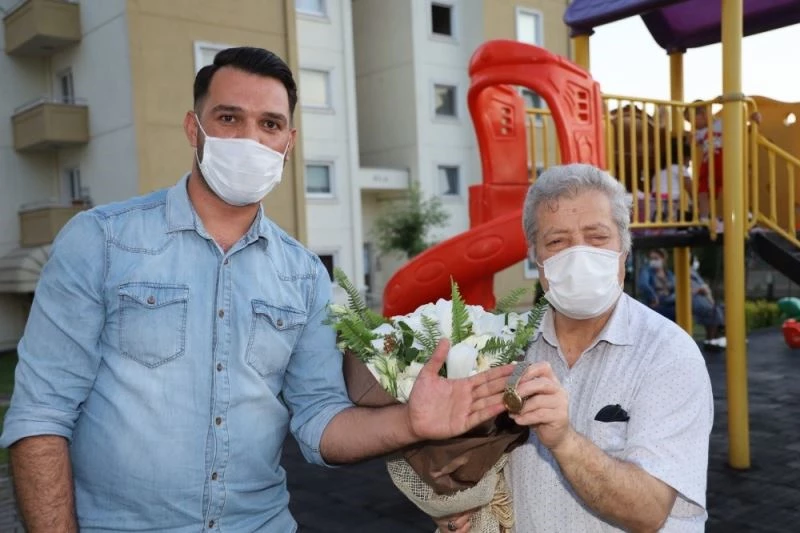 Babalar Gününde eşinden yadigar saatine kavuştu
