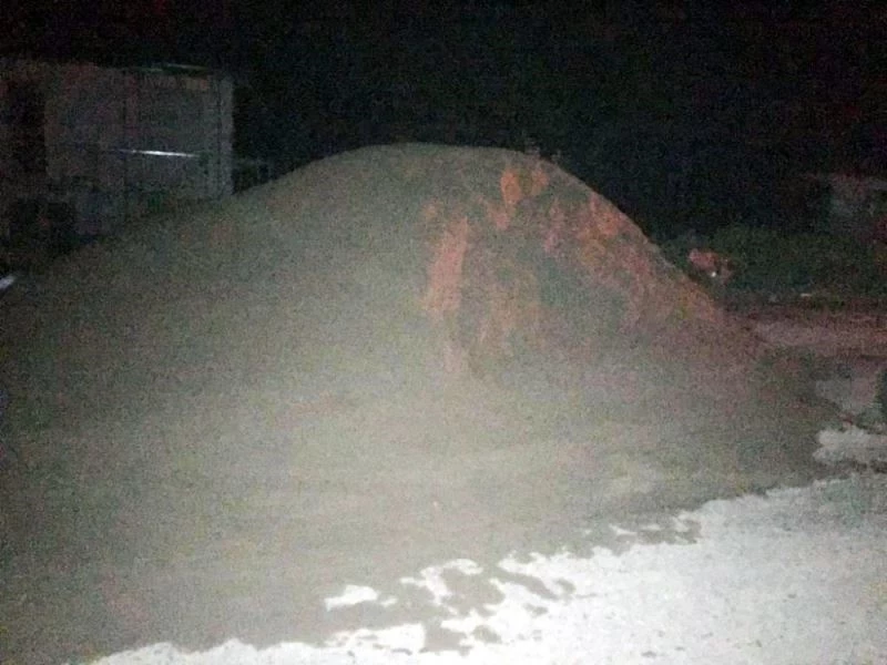 Otomobil çakıl yığınına çarptı,sürücü yaralandı
