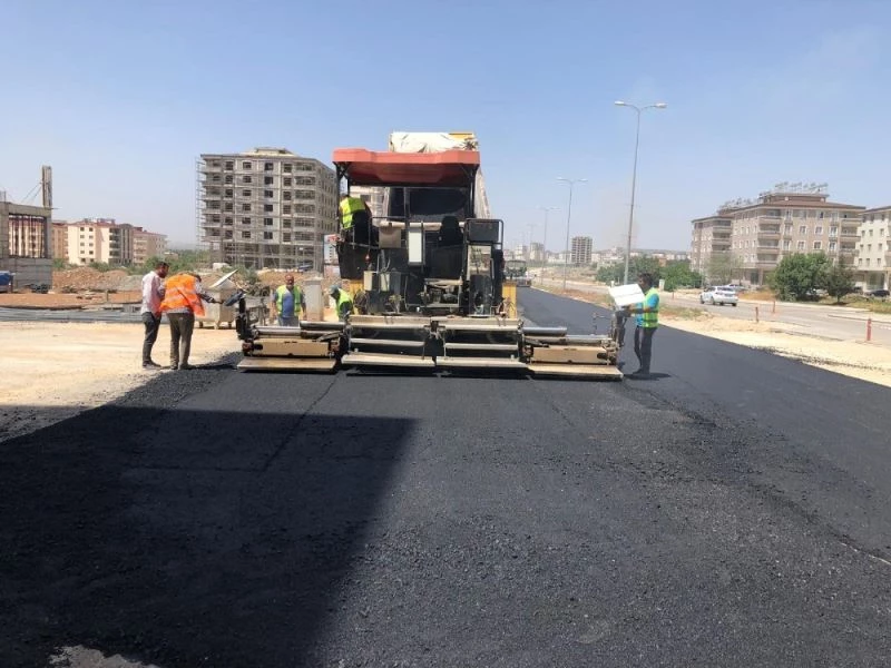 Turgut Özal Caddesinin asfaltına başlandı
