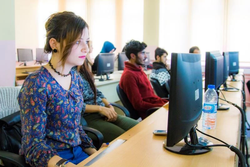 Hakkari Üniversitesindeki laboratuvarlar hizmete açıldı
