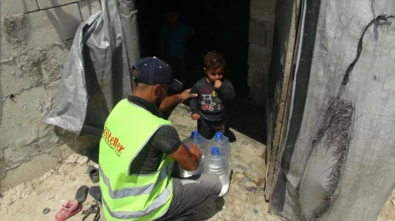 İdlib kırsalına 6 tır insani yardım