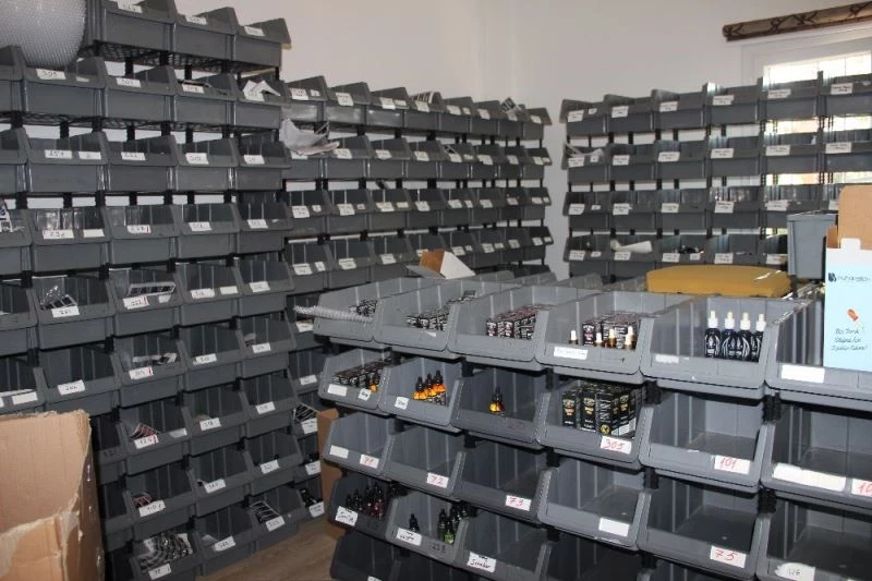 İzmir’de villaya kaçak elektronik sigara baskını
