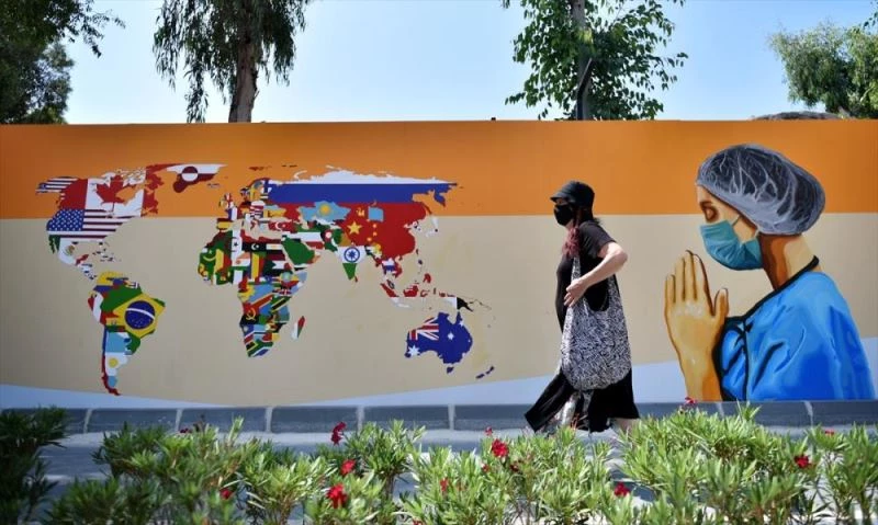 Mersin duvarlarında sağlık çalışanlarını yansıtan grafiti çalışması