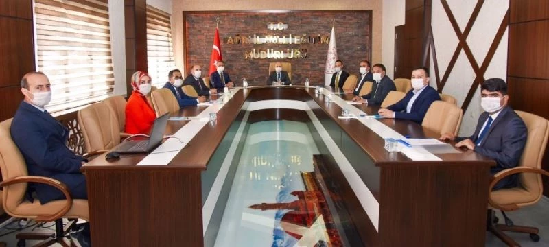 Ağrı Valisi Varol, İl Milli Eğitim Müdürlüğünü ziyaret etti
