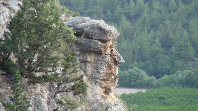 Dağdaki ABD Başkanı Donald Trump silueti ilgi çekiyor
