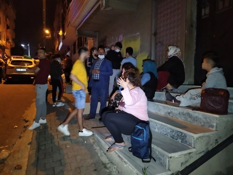 Sultangazi’de çatlak nedeniyle 3 bina tahliye edildi
