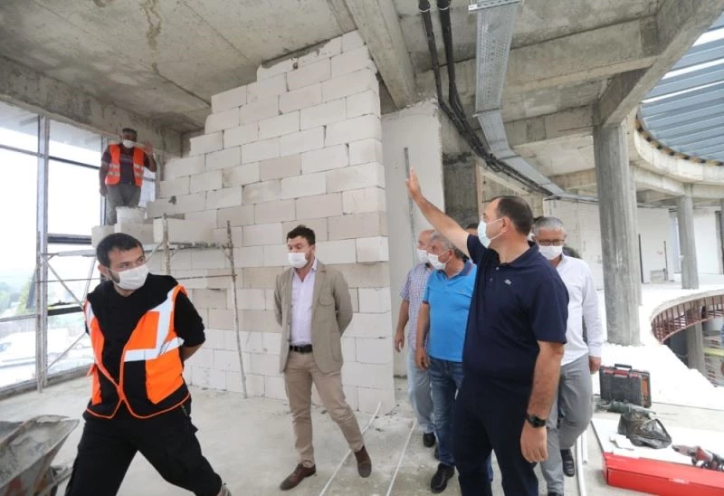 Vali Kaldırım, Söğütlü ve Sapanca ilçelerinde ziyaretlerde bulundu
