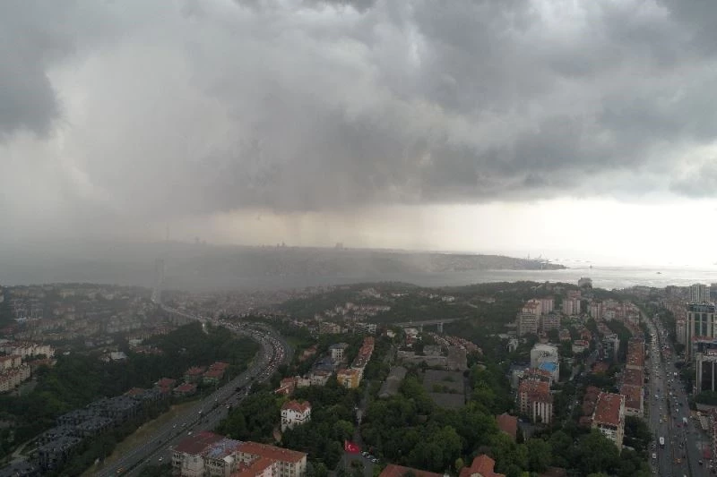 Yağmur bulutlarının gelişi havadan görüntülendi
