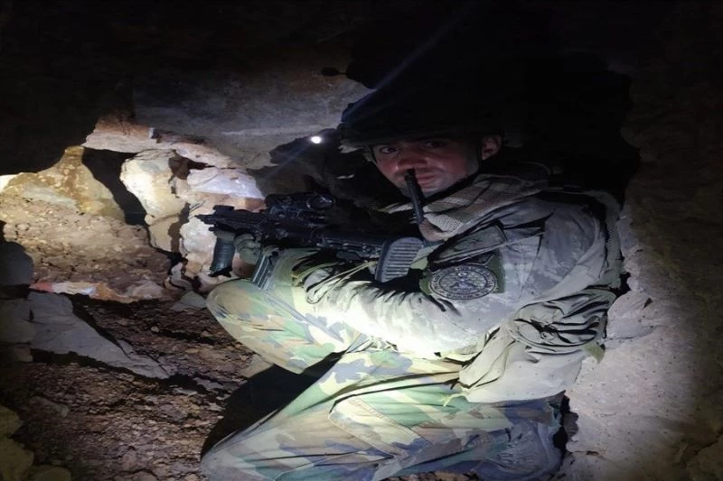 Haftanin’de ağır silah mevzii olarak kullanılan 150 metrelik tünel bulundu
