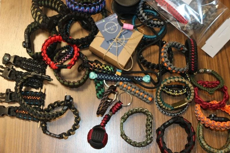 Paraşüt ipinden hayat kurtaran aksesuarlar yapıyor
