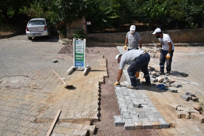Kuruçeşme’de parke taşları yenileniyor

