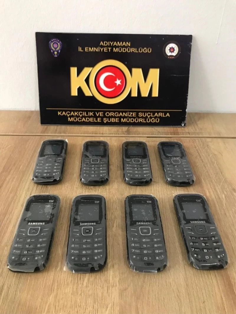 Şüpheli şahsın üzerinden kaçak telefonlar ele geçirildi
