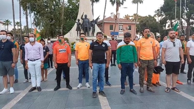 Alanyasporlu taraftarlar takımına destek için bir araya geldi
