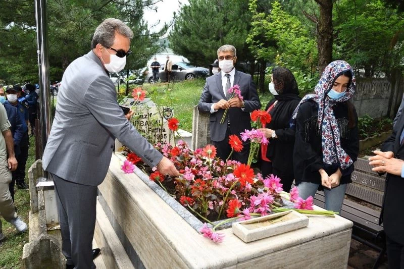 Şehit Nazif Topsakal mezarı başında anıldı
