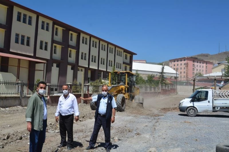 Hakkari’de şehir görüntüsünü bozan barakalar kaldırıldı
