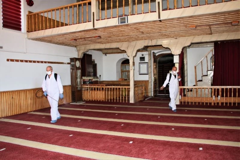 İbadethanelerde sterilizasyon çalışması
