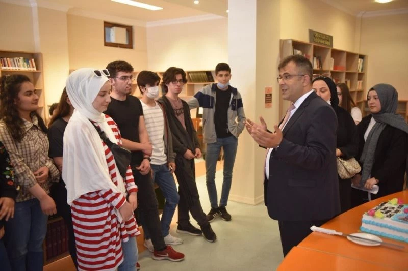 Başkan Çatal’dan YKS’ye girecek öğrencilere pastalı jest
