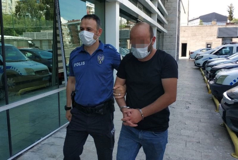 Arabayla polisin ayağının üzerinden geçti, tutuklandı
