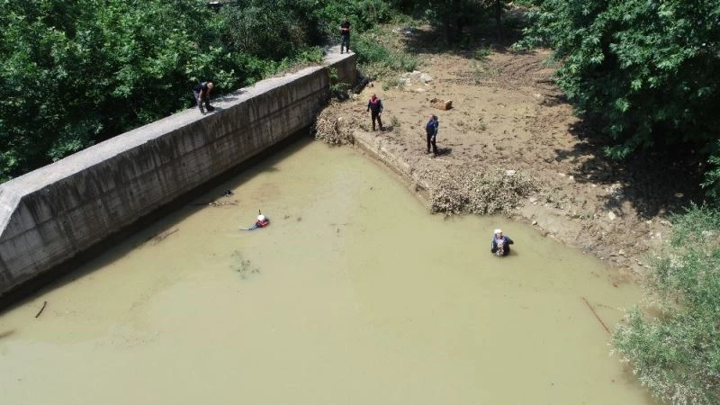 Kayıp Derya için Narlıdere boşaltılıyor
