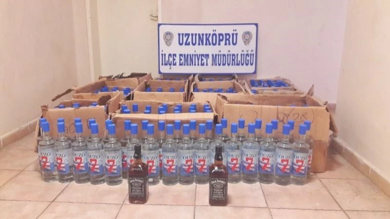 Edirne’de 329 şişe sahte içki ele geçirildi
