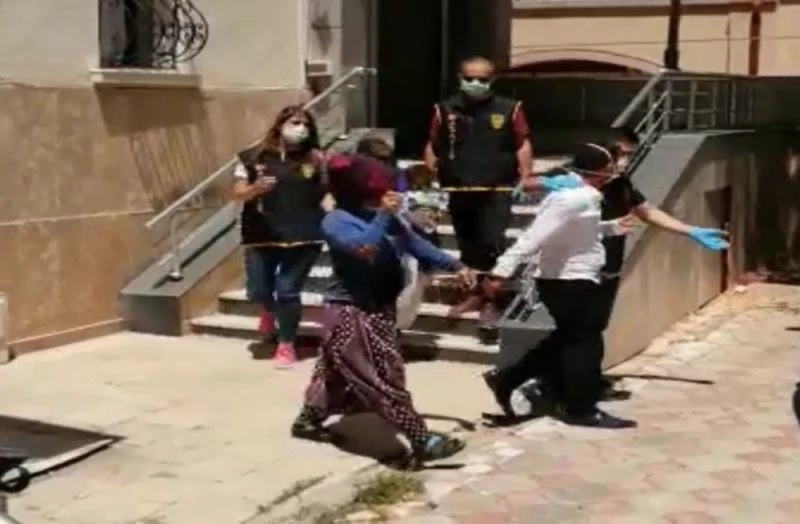 Altın hırsızları 123 saatlik kamera görüntülerinin incelenmesi sonucu yakalandı
