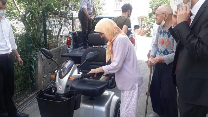 Mektupla akülü araba isteyen yaşlı çiftin talebini kaymakam yerine getirdi
