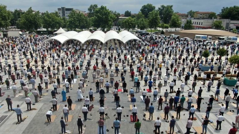 Yüzlerce Sakaryalı Demokrasi Meydanında saf tuttu
