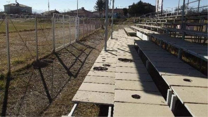 Akçadağ yeni futbol sahasına kavuşacağı günü bekliyor
