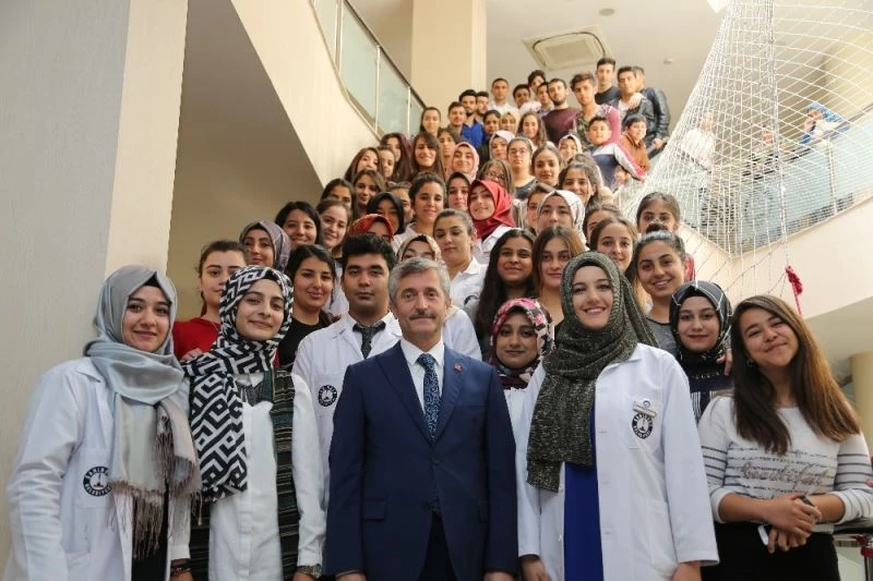 Başkan Tahmazoğlu’ndan öğrencilere YKS temennisi
