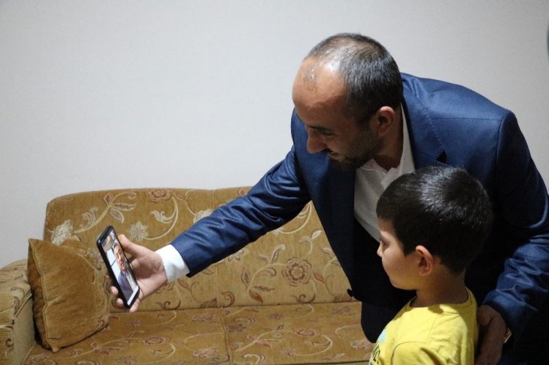 Cumhurbaşkanı Yardımcısı Oktay, 7 yaşındaki Burak Mert Baştürk’ü telefonla aradı
