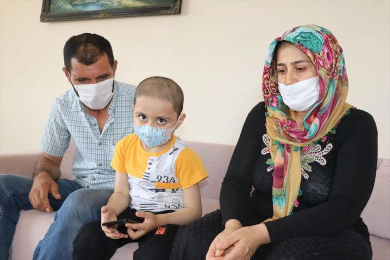 Lösemi hastası minik Miraç sağlığına kavuşmak için uygun iliği bekliyor