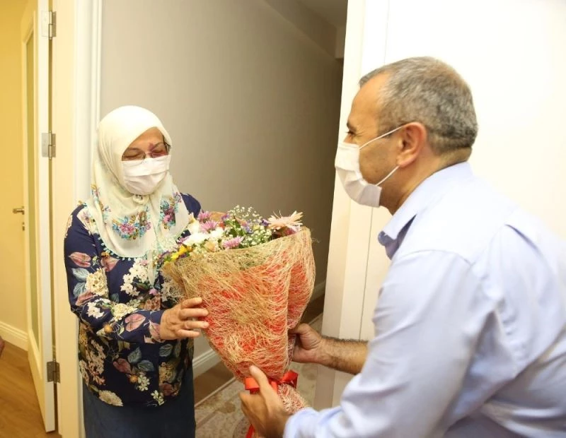 Vali Sonel Ordulu ile kaynaştı, bir akşamda 8 ailenin misafiri oldu
