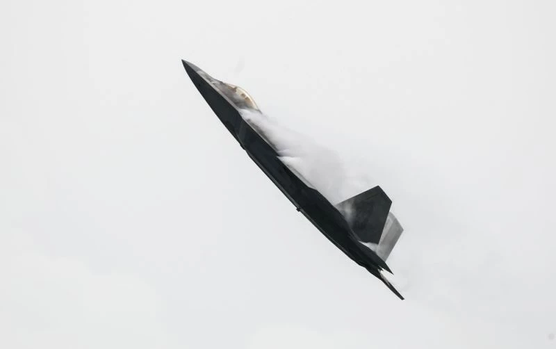 ABD savaş uçakları Rus savaş uçaklarına önleme yaptı
