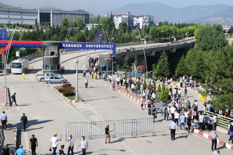 Karabük’te 7 bin 697 aday üniversite için ter döktü
