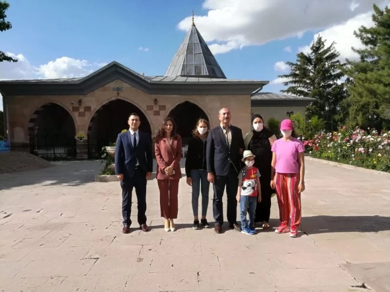 Adalet Bakanı Gül, Hacıbektaş Veli türbesini ziyaret etti
