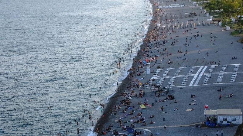 Kısıtlama sona erince sokağa döküldüler
