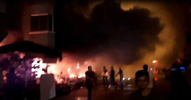 Bursa’da korku dolu saatler...Çiçekçi dükkanı alevlere teslim oldu
