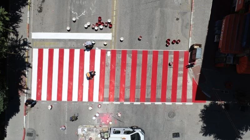 Karaman’da yaya geçidi ve yol çizim çalışması
