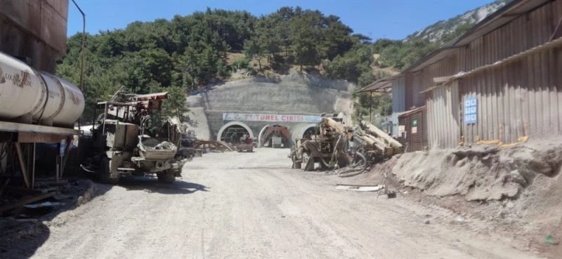 Vali Aktaş, Küçükkuyu’daki tünel inşaatlarını inceledi
