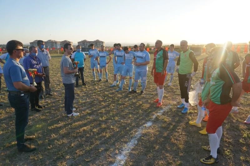 Atıl vaziyette bulunan ilçe stadının açılışı dostluk maçı ile yapıldı
