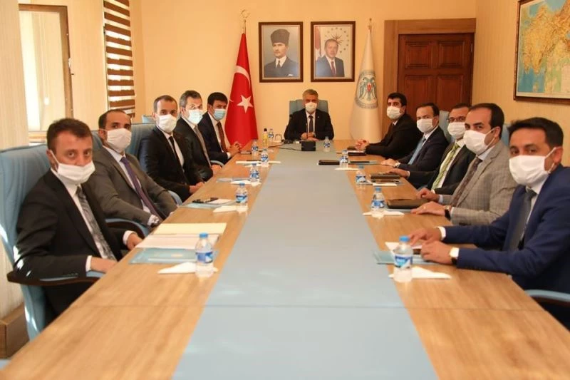 Vali Makas, kaymakamlardan brifing aldı
