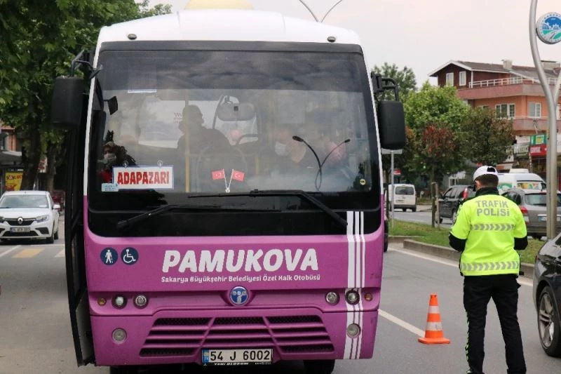 Toplu taşımada yüzde elli kuralı kalkınca polis ekipleri denetimlerini arttırdı
