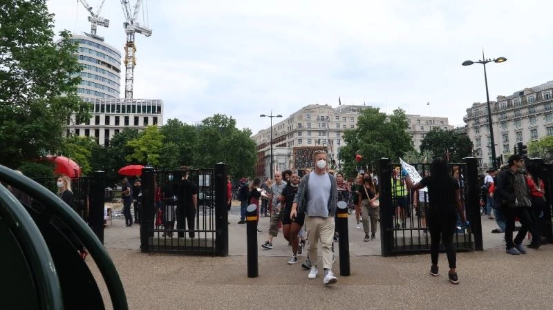 Londra’da binlerce kişi George Floyd için yürüdü
