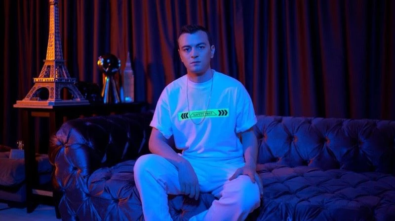 ABD’li yıldız Mariah Carey, Türk şarkıcı Harun Sürek’in eserine talip oldu
