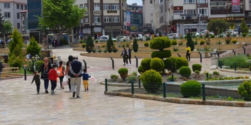 18 yaş altı, özgürlüğün tadını çıkardı
