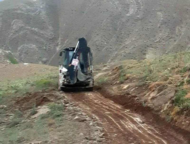 Yüksekova’da yaylada mahsur kalan berivanlar 5 saatte kurtarıldı
