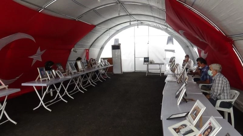 HDP önündeki ailelerin evlat nöbeti 302’nci gününde
