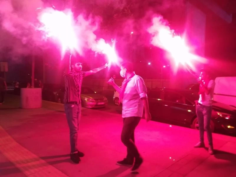 İzmir Otogarı’nda davullu zurnalı asker uğurlaması
