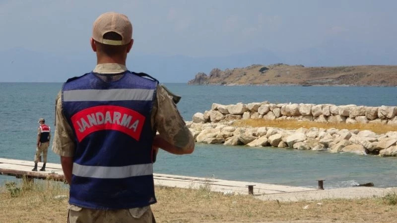 Battığı iddia edilen tekne ve içerisindeki kişiyi arama çalışmaları yeniden başladı
