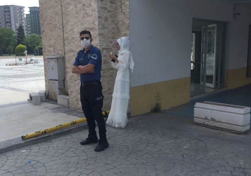 Zorla evlendirilmek istenen kız nikah salonuna polis baskınıyla kurtarıldı
